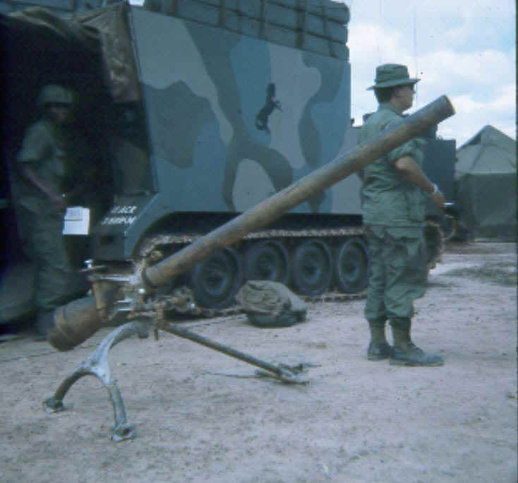 Recoilless Rifle NVA-VC.jpg (57834 bytes)